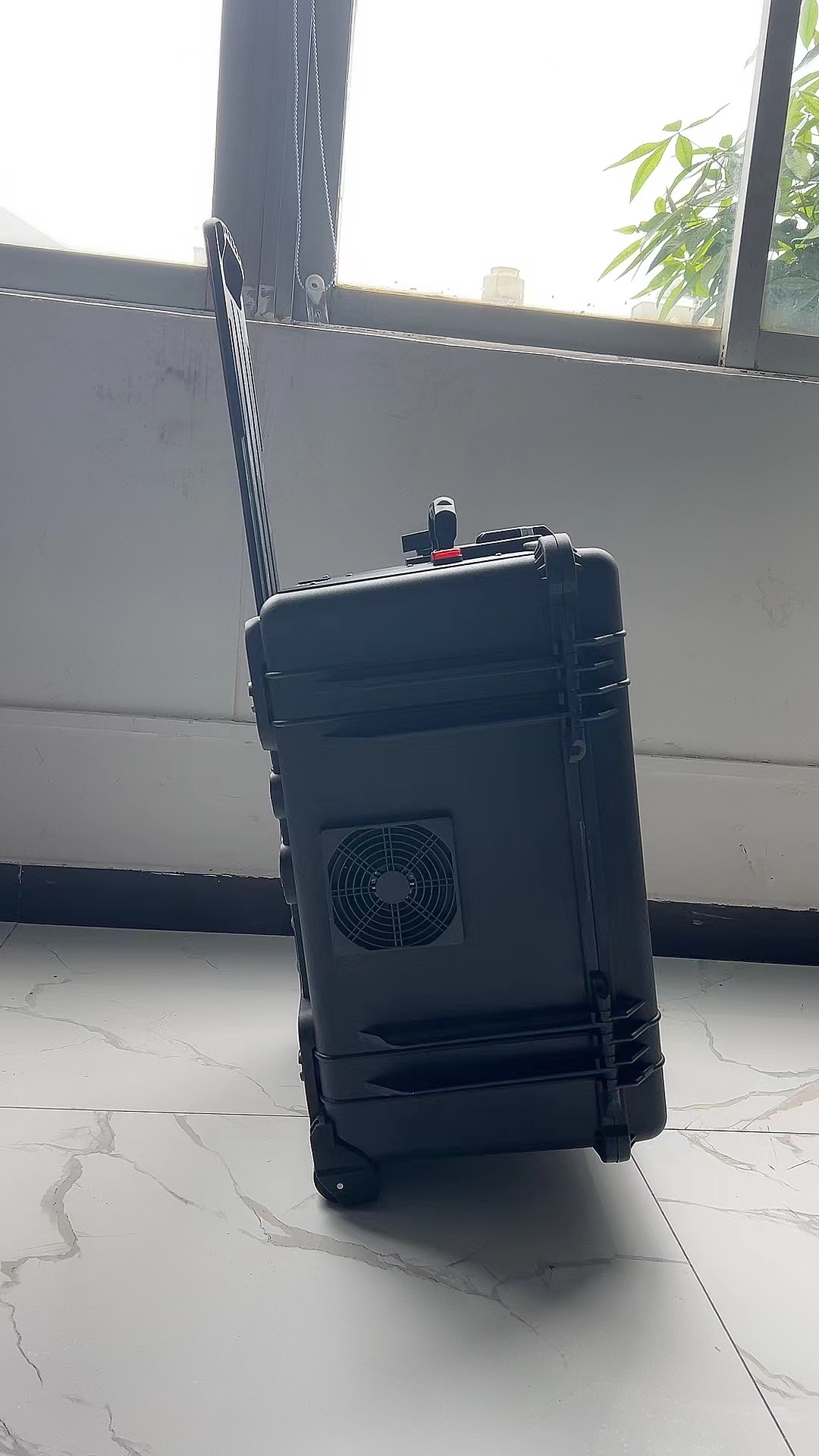 岑巩手拉箱型移动通信干扰器